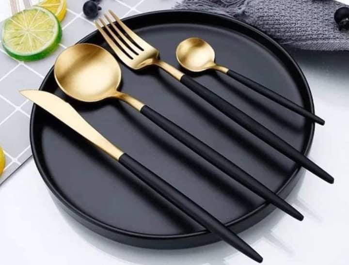 HomeColin Trendy Cutlery Set